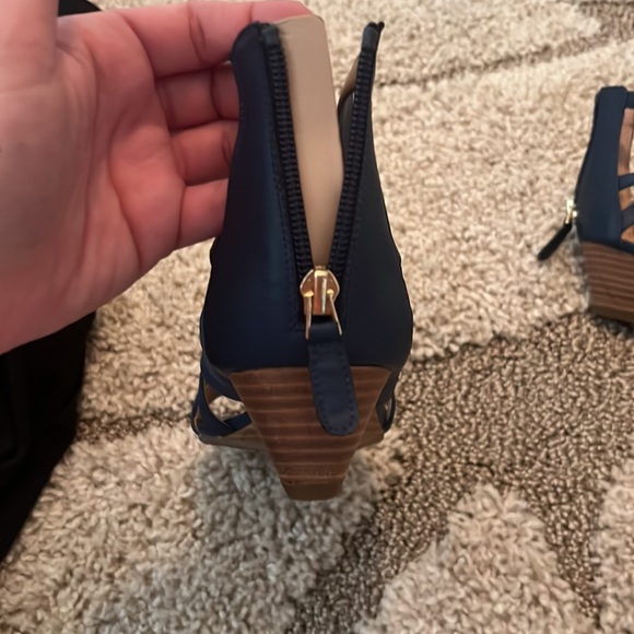 Franco Sarto wedge sandal - Picture 3 of 6